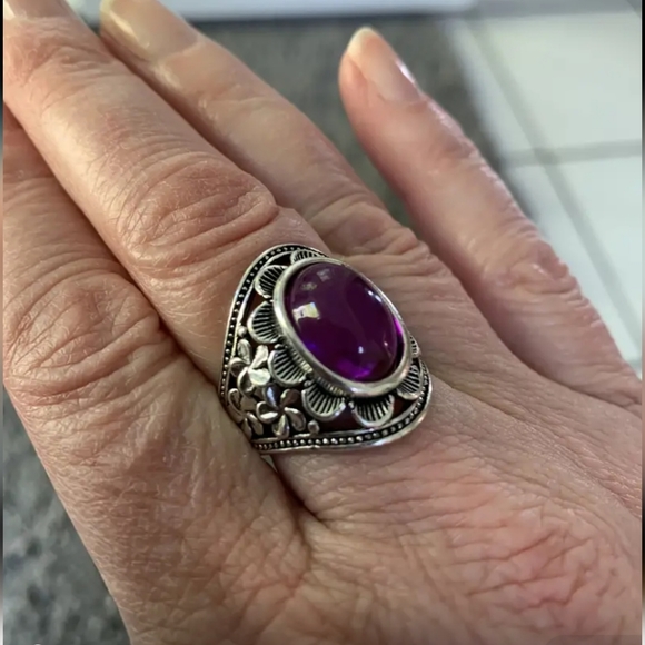 Silver plated purple amethyst color ring size 7 to 13 available please a… - Picture 1 of 6